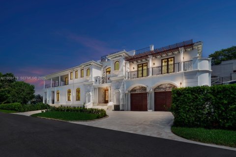 Купить виллу или дом в Серфсайд, Флорида 6 спален, 650.32м2, № 1991829 - фото 13