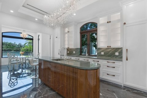 Купить виллу или дом в Серфсайд, Флорида 6 спален, 650.32м2, № 1991829 - фото 20