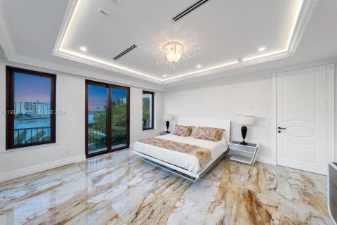 Купить виллу или дом в Серфсайд, Флорида 6 спален, 650.32м2, № 1991829 - фото 27