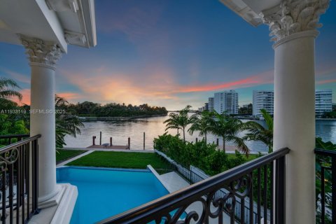 Купить виллу или дом в Серфсайд, Флорида 6 спален, 650.32м2, № 1991829 - фото 14