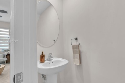 Townhouse in Homestead, Florida 3 bedrooms, 164.62 sq.m. № 1881489 - photo 12
