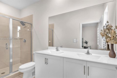 Townhouse in Homestead, Florida 3 bedrooms, 164.62 sq.m. № 1881489 - photo 17