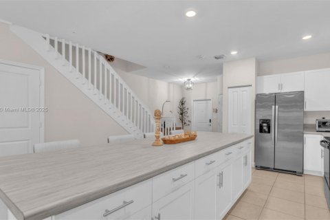 Townhouse in Homestead, Florida 3 bedrooms, 164.62 sq.m. № 1881489 - photo 4