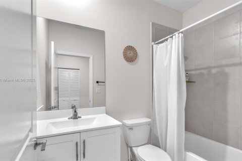 Townhouse in Homestead, Florida 3 bedrooms, 164.62 sq.m. № 1881489 - photo 20