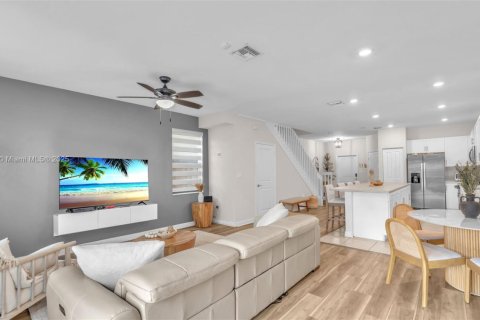 Townhouse in Homestead, Florida 3 bedrooms, 164.62 sq.m. № 1881489 - photo 10