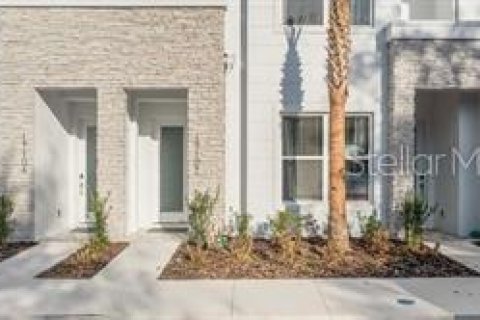 Townhouse in Clermont, Florida 3 bedrooms, 172.05 sq.m. № 2204787 - photo 2