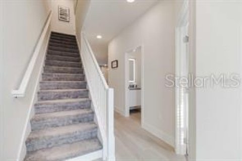 Townhouse in Clermont, Florida 3 bedrooms, 172.05 sq.m. № 2204787 - photo 4