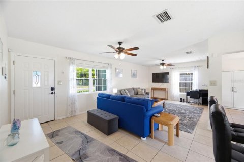 House in Seminole, Florida 3 bedrooms, 107.02 sq.m. № 2208593 - photo 7