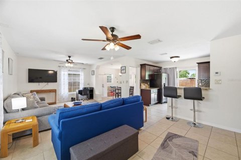 House in Seminole, Florida 3 bedrooms, 107.02 sq.m. № 2208593 - photo 5