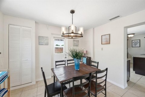 House in Seminole, Florida 3 bedrooms, 107.02 sq.m. № 2208593 - photo 12