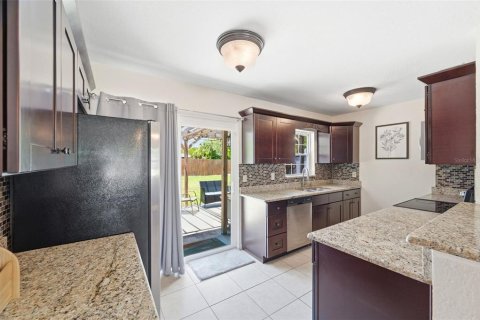House in Seminole, Florida 3 bedrooms, 107.02 sq.m. № 2208593 - photo 15