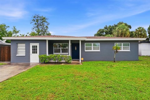 House in Seminole, Florida 3 bedrooms, 107.02 sq.m. № 2208593