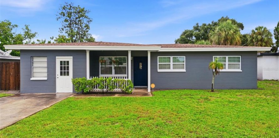 House in Seminole, Florida 3 bedrooms, 107.02 sq.m. № 2208593