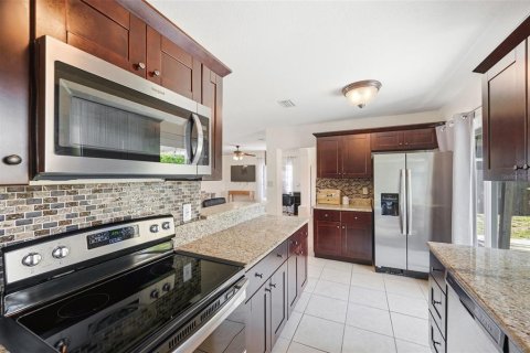 House in Seminole, Florida 3 bedrooms, 107.02 sq.m. № 2208593 - photo 18