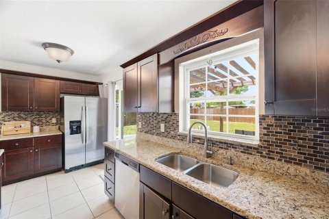 House in Seminole, Florida 3 bedrooms, 107.02 sq.m. № 2208593 - photo 19
