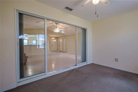 House in Leesburg, Florida 2 bedrooms, 127.28 sq.m. № 1900747 - photo 15
