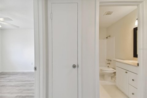 Снять в аренду кондоминиум в Сент-Питерсберг, Флорида 3 комнаты, 85.01м2, № 1821211 - фото 20