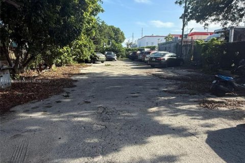 Commercial property in Miami, Florida № 1850428 - photo 7