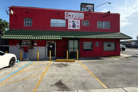 Commercial property in Miami, Florida № 1850428 - photo 1