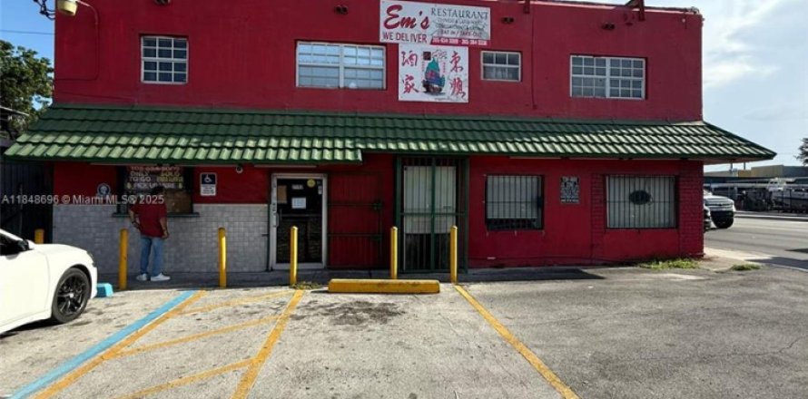 Commercial property in Miami, Florida № 1850428
