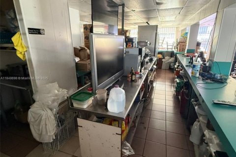 Commercial property in Miami, Florida № 1850428 - photo 6