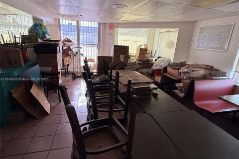 Commercial property in Miami, Florida № 1850428 - photo 9