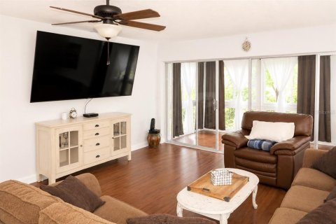 Condo in Clearwater, Florida, 2 bedrooms  № 2208954 - photo 3