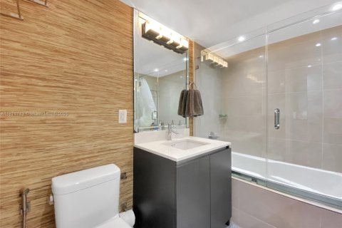 Copropriété à vendre à Miami Beach, Floride: 2 chambres, 106.19 m2 № 1926887 - photo 18