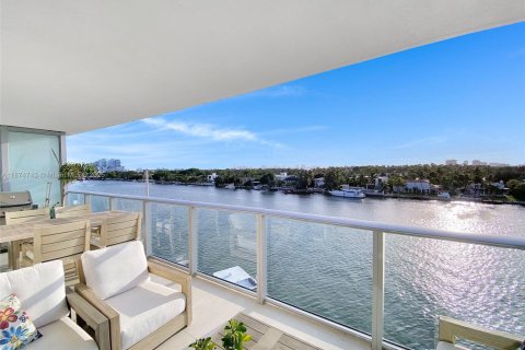 Copropriété à vendre à Miami Beach, Floride: 2 chambres, 106.19 m2 № 1926887 - photo 1