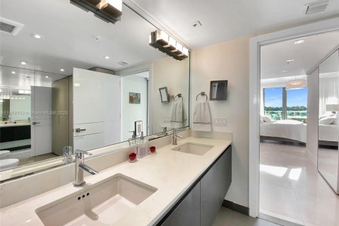 Copropriété à vendre à Miami Beach, Floride: 2 chambres, 106.19 m2 № 1926887 - photo 14
