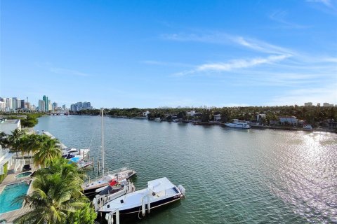 Copropriété à vendre à Miami Beach, Floride: 2 chambres, 106.19 m2 № 1926887 - photo 21
