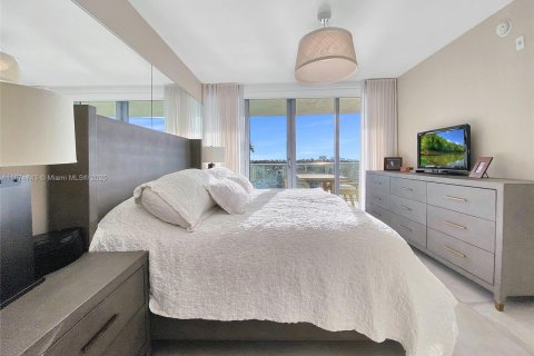 Copropriété à vendre à Miami Beach, Floride: 2 chambres, 106.19 m2 № 1926887 - photo 11