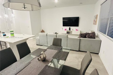 Adosado en venta en Davenport, Florida, 3 dormitorios № 1867650 - foto 3