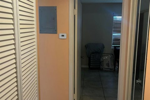 Copropriété à louer à Coral Springs, Floride: 2 chambres, 76.64 m2 № 2400842 - photo 14