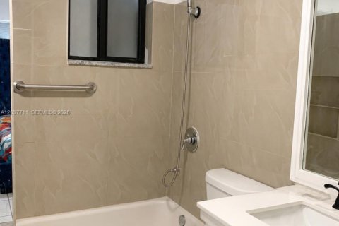 Купить виллу или дом в Майами-Гарденс, Флорида 3 спальни, 110.37м2, № 2155032 - фото 13