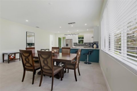 Villa ou maison à vendre à Sarasota, Floride: 3 chambres, 171.13 m2 № 2414106 - photo 10