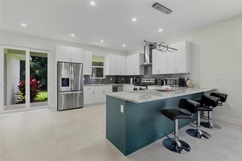 Villa ou maison à vendre à Sarasota, Floride: 3 chambres, 171.13 m2 № 2414106 - photo 11