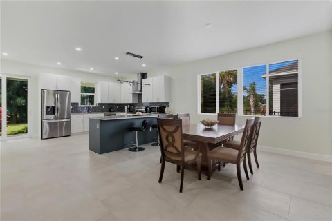 Villa ou maison à vendre à Sarasota, Floride: 3 chambres, 171.13 m2 № 2414106 - photo 8