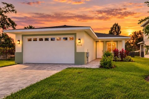 Villa ou maison à Sarasota, Floride 3 chambres, 171.13 m2 № 2414106
