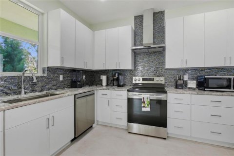 Villa ou maison à vendre à Sarasota, Floride: 3 chambres, 171.13 m2 № 2414106 - photo 16