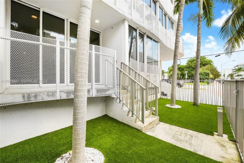 Condominio en venta en Miami Beach, Florida, 1 dormitorio, 74.32 m2 № 2073012 - foto 10