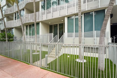 Condominio en venta en Miami Beach, Florida, 1 dormitorio, 74.32 m2 № 2073012 - foto 11