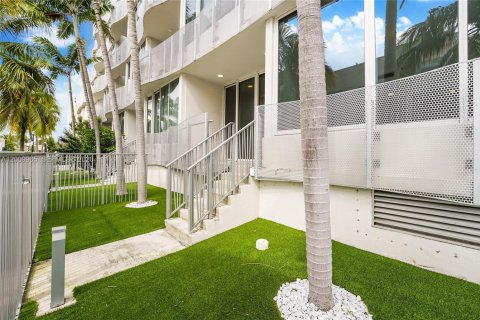 Condominio en venta en Miami Beach, Florida, 1 dormitorio, 74.32 m2 № 2073012 - foto 24