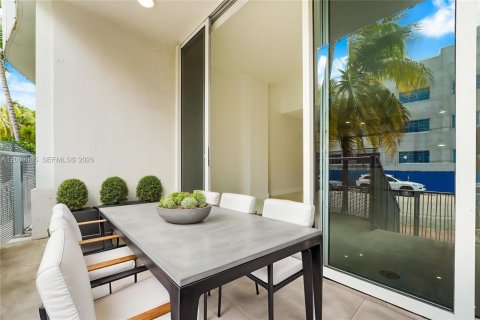 Condominio en venta en Miami Beach, Florida, 1 dormitorio, 74.32 m2 № 2073012 - foto 2