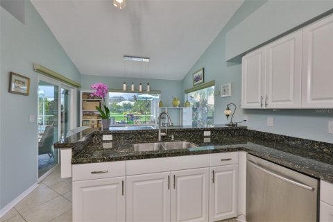House in Sun City Center, Florida 3 bedrooms, 156.45 sq.m. № 1826161 - photo 12