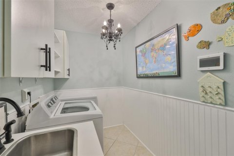 House in Sun City Center, Florida 3 bedrooms, 156.45 sq.m. № 1826161 - photo 27
