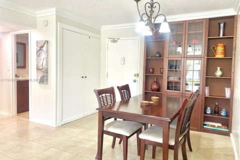 Condo in Sunny Isles Beach, Florida, 1 bedroom  № 2000020