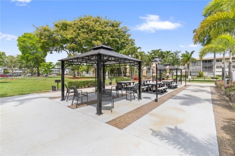 Copropriété à vendre à Hollywood, Floride: 2 chambres, 83.52 m2 № 2067988 - photo 16