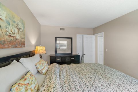 Copropriété à vendre à Hollywood, Floride: 2 chambres, 83.52 m2 № 2067988 - photo 11