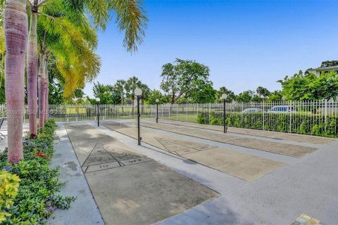 Copropriété à vendre à Hollywood, Floride: 2 chambres, 83.52 m2 № 2067988 - photo 23